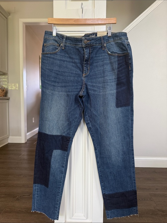 Universal Thread Denim - Universal Thread NWT Midwash Blue Ladies Jeans with Patch Detail 18 W